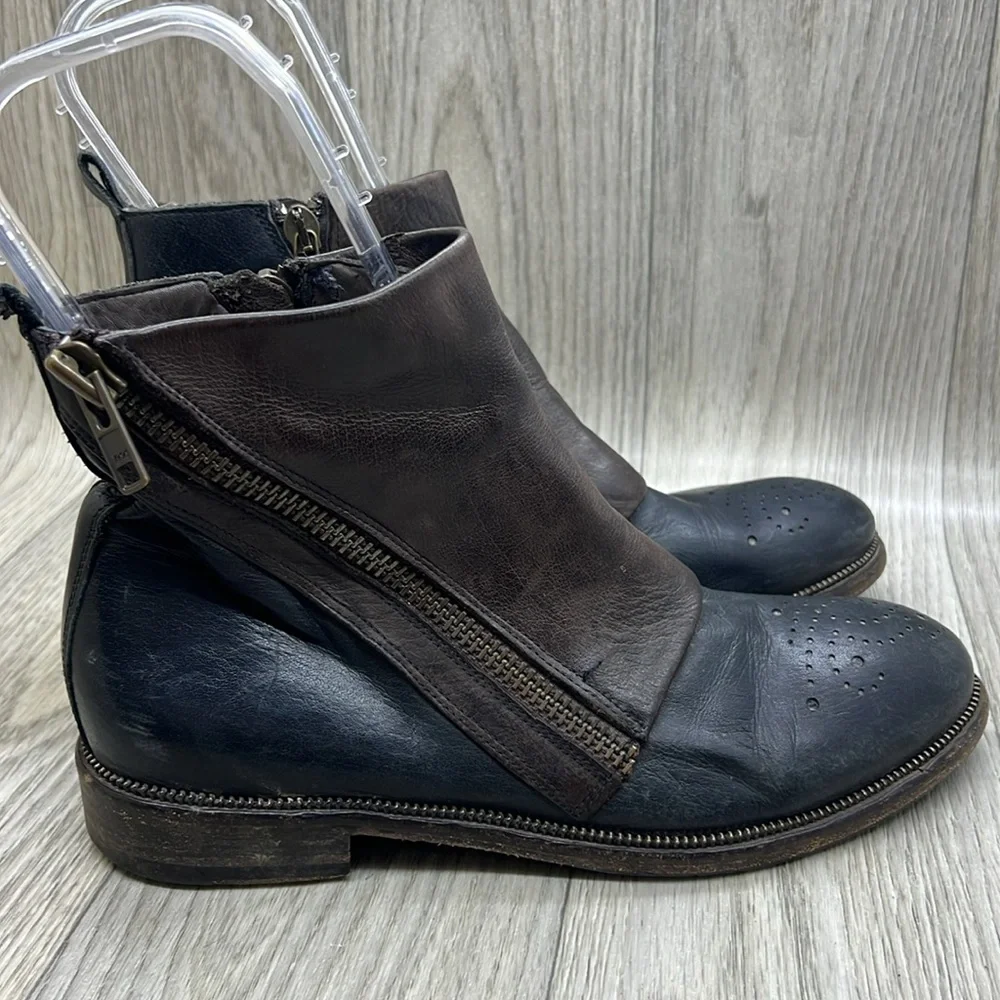 LA BOTTEGA DI LISA Blk & Brn Ankle Boots